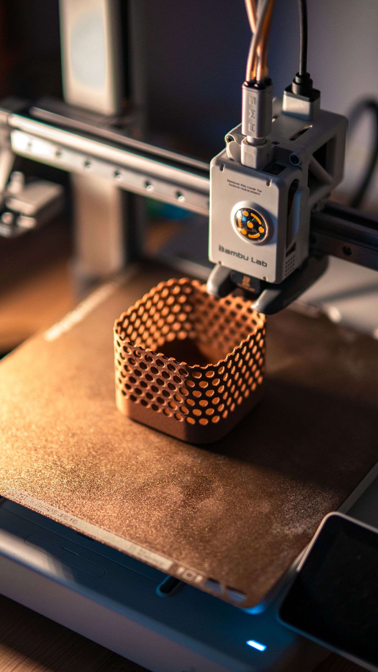 Peça com malha vazada sendo impressa em 3D